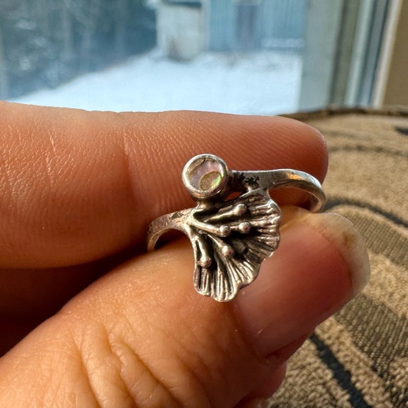 Sterling silver and abalone shell ring. - Picture 8 of 11